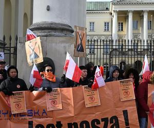 Protest kupców z Marywilskiej przed ratuszem