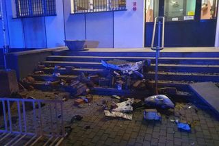 Auto wjechało w komisariat policji 