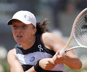 Iga Świątek w ćwierćfinale Roland Garros! Łesia Curenko zasłabła w czasie meczu! Świątek - Curenko WYNIK RELACJA NA ŻYWO