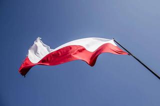 Śląskie: SKANDAL! 23-latek znieważył flagę! Zrobił to w bezpardonowy sposób
