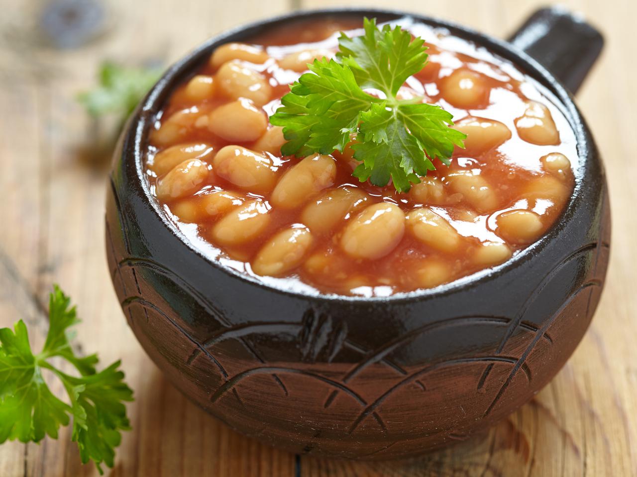 Fasolka po bretońsku [przepis]: jak ugotować fasolkę po bretońsku?