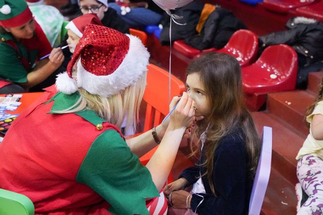 Grali w siatkówkę i pomagali Tymkowi. Mikołajkowy turniej KPS-u Siedlce za nami