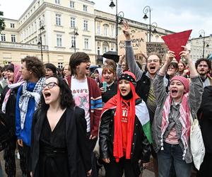 Protest studentów pod bramą Uniwersytetu Warszawskiego 