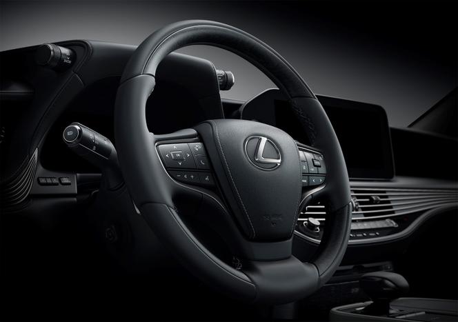 (2021) Lexus LS po liftingu