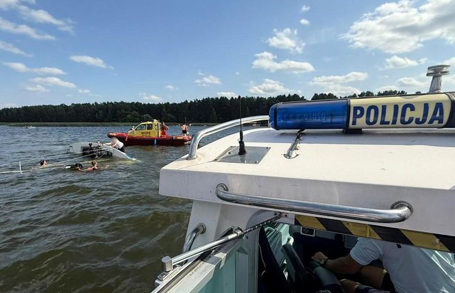 Chciał przepłynąć Wisłę wpław. Kiedy policjanci kazali mu wyjść z wody, przyspieszył. Potem zaczął się topić