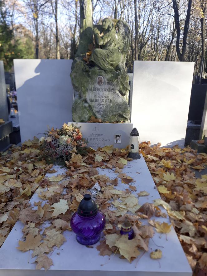 Odnowione groby znanych Polaków na Starych Powązkach