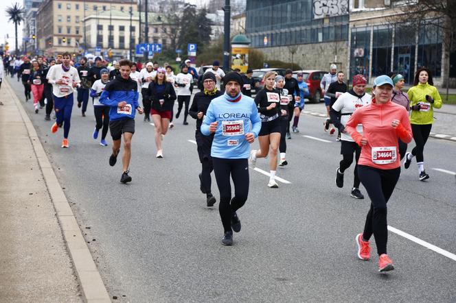 Bieg na Piątkę 2024, Warszawa - zdjęcia. Biegłeś? Szukaj się w galerii!