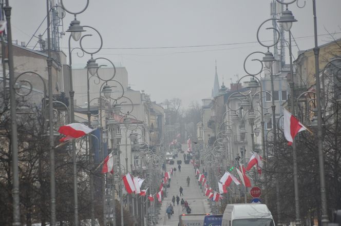 Biało-czerwone flagi na ulicach Kielc