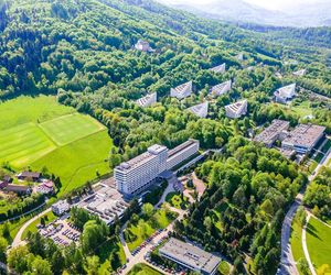 Najdziwniejszy budynek w województwie śląskim. To betonowa Utopia w Sercu Beskidów