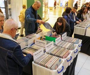 Przyszli do Galerii Katowickiej po unikatowe winyle. Przez dwa dni można było znaleźć muzyczne perełki