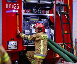 Wielki pożar w Kędzierzynie-Koźlu. Płonie hurtownia, na miejscu 20 zastępów straży pożarnej!