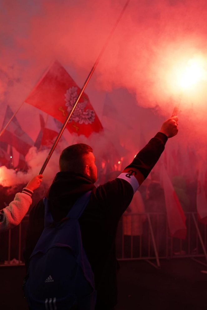 Marsz Niepodległości 2025 na żywo. Relacja z Warszawy. "Chcę zobaczyć Polskę samodzielną i niezakompleksioną"