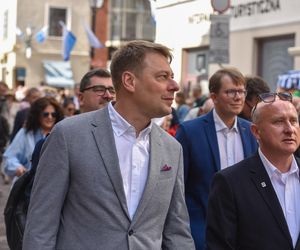 Kolorowa parada na otwarcie Dni Torunia. Przeszła przez serce toruńskiej starówki