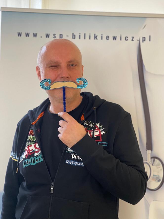 Movember w psychiatryku w Gdańsku. Dyrektorzy noszą wąsy od pacjentów