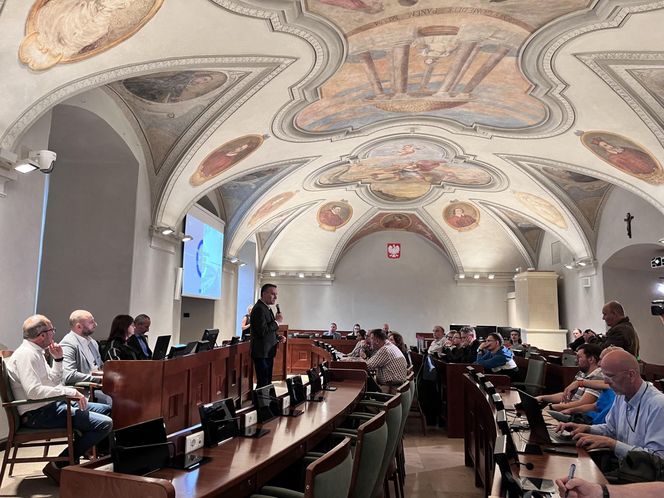 Spotkanie mieszkańców z władzami miasta w sprawie remontu mostu Chrobrego
