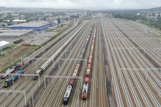 Dłuższe i cięższe pociągi wjeżdżają po nowych torach do Portu w Gdyni