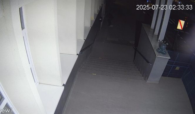 Wandale zniszczyli tablicę Pawła Adamowicza i wulgarnie obrazili prezydentkę miasta