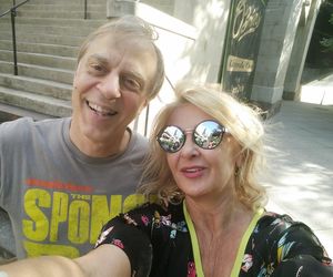 Majka Jeżowska, Tom Logan