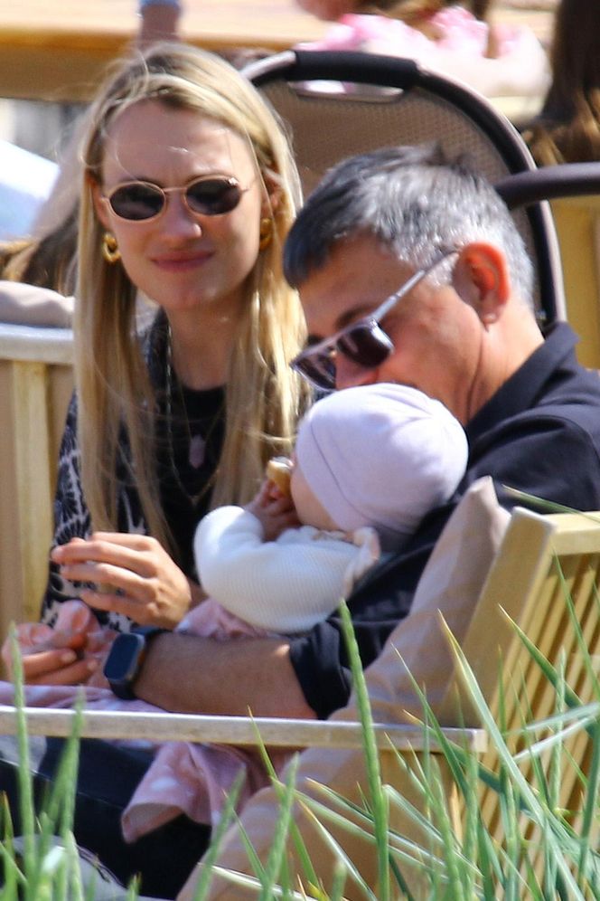 Krzysztof Ibisz je żonie z ręki