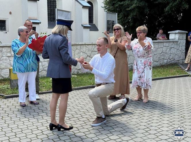 Zaręczyny w czasie święta policji w Pińczowie