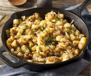 Tłuczone ziemniaki z patelni - pyszny patent na wczorajsze ziemniaki