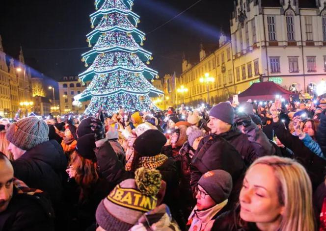 Wielki Finał WOŚP 2024. "Światełko do Nieba" we Wrocławiu. Było zjawiskowo [ZDJĘCIA, NAGRANIE]