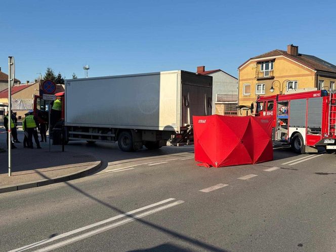 Tragiczny wypadek pod Tarnowem. Ciężarówka potrąciła pieszego