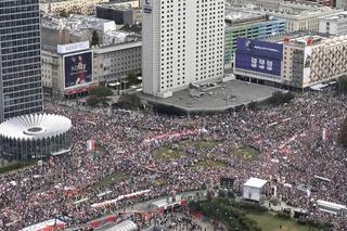 Ruszył Marsz Miliona Serc! Ogromne tłumy Polaków na ulicach Warszawy [ZDJĘCIA]