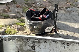 Warszawa. 15-latek huknął motorowerem w osobówkę. Chłopiec trafił do szpitala!