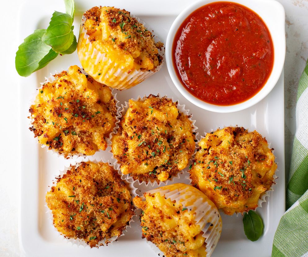 Babeczki makaronowe z serem pleśniowym i gruszką