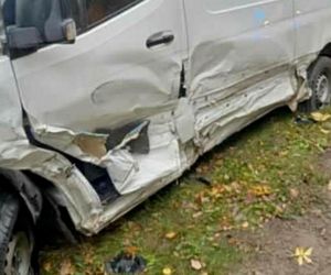 Groźny wypadek na Kaszubach. Czołowe zderzenie osobówki z dostawczakiem. Są poszkodowani