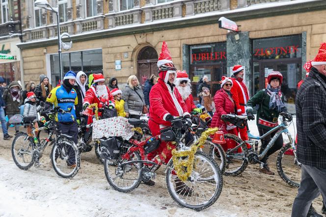 Parada w Mikołajów w Chorzowie na koniec Mikołajowego Festiwalu Czekolady z... owadami