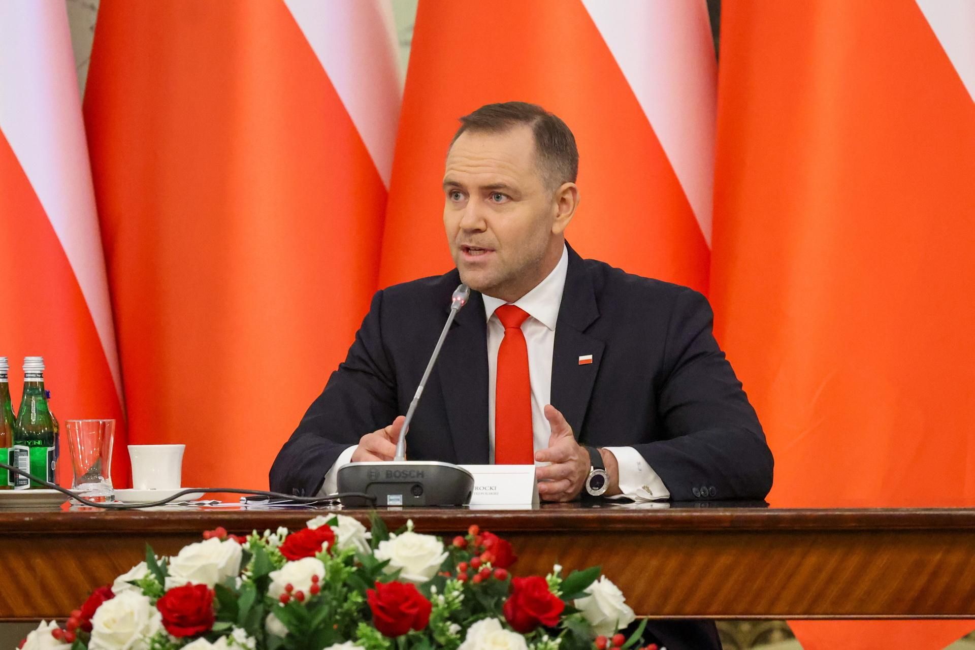 President Nawrocki amazed  during the Cabinet Council. He had a personal, different  ...