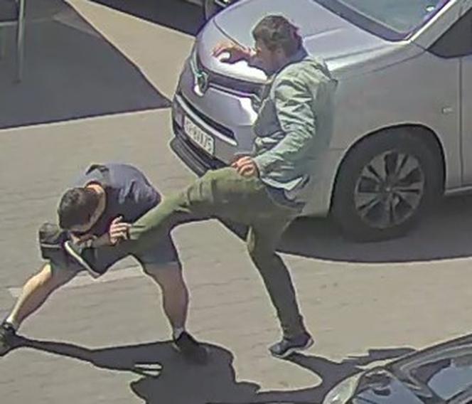 Myślenice. Dantejskie sceny pod galerią! W ruch poszły pięści, policja szuka damskiego boksera