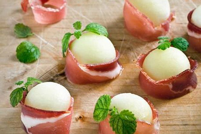 Jajka faszerowane z szynką parmeńską