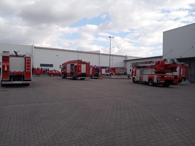Pożar maszyny w zakładzie w Lesznie - ewakuowano 270 osób