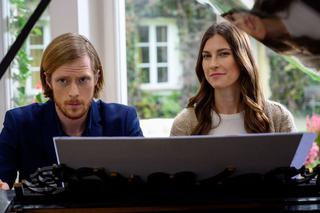 Barwy szczęścia, odc. 2209. Regina (Kamila Kamińska), Remek (Piotr Sędkowski)