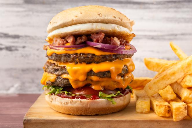 Przepis na potrójnego cheeseburgera jak z zestawu Mata33 od McDonald's