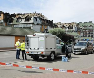 Blok przy ul. Powstańców w Ząbkach po pożarze