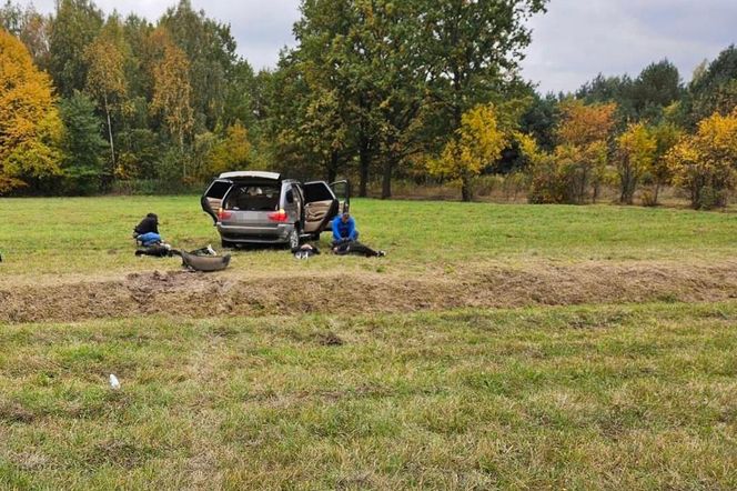 Dramatyczny pościg w Wołominie! BMW w rowie, imigranci z Afganistanu w rękach policji