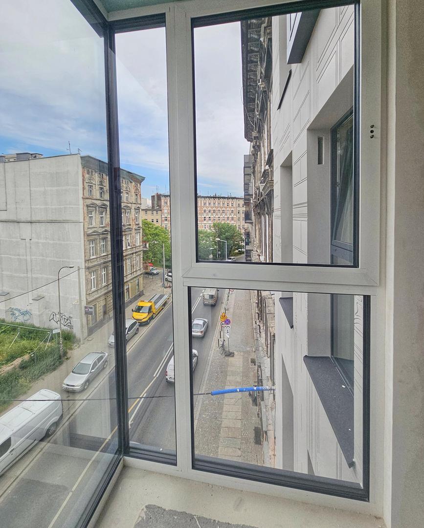 Nowa Kurkowa we Wrocławiu - zdjęcia elewacji i wnętrz budynku w trakcie prac wykończeniowych