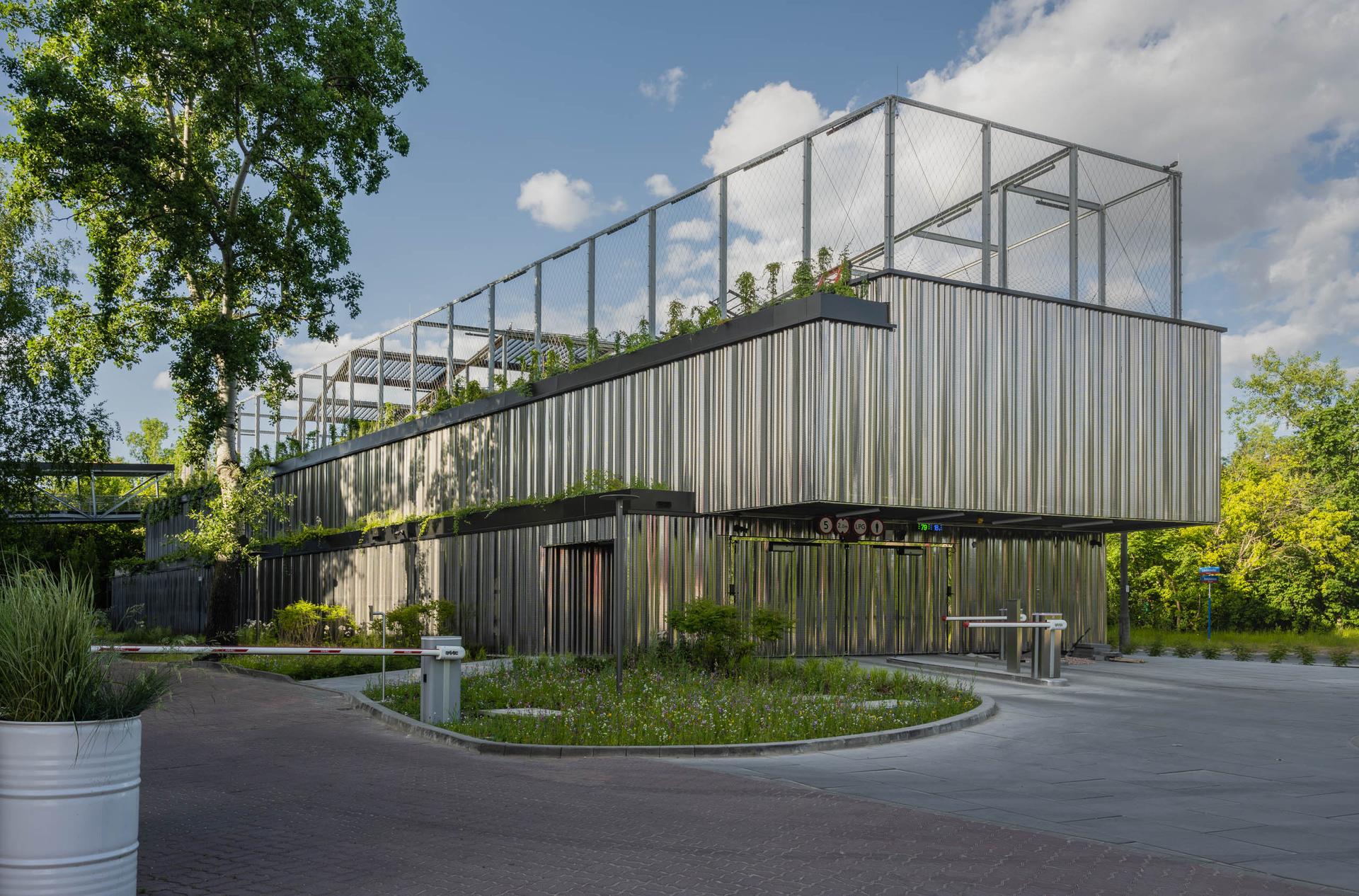 Garaż przy kampusie CD Projekt