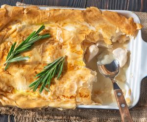 Śmietankowy kurczak w cieście filo: najlepszy przepis jak wykorzystać ciasto filo