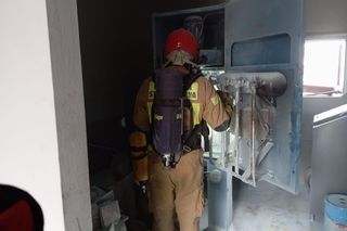 Pożar w firmie w Kąkolewie. Szybka reakcja pracowników na ogień