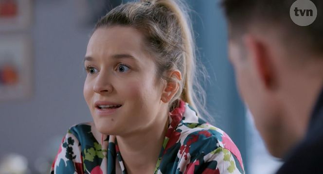 Na Wspólnej odc. 4045. Darek Żbik (Michał Mikołajczak), Kasia (Julia Chatys)