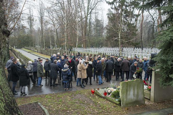 Spotkanie przy grobie Józefa Oleksego na Powązkach