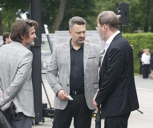 Fani i artyści żegnają Joannę Kołaczkowską. Pogrzeb artystki na Powązkach [ZDJĘCIA]