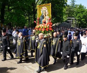 Pielgrzymka mężczyzn do Piekar Śląskich 2025. Tysiące wiernych na Kalwaryjskim Wzgórzu