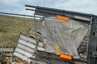 Wypadek w Elizówce koło Lublina. Kierowca został zakleszczony w pojeździe