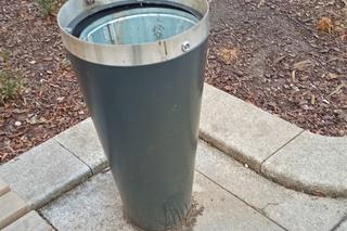 Kolekcjoner pokryw śmietnikowych w rękach policji. Zniszczył kilkadziesiąt kubłów w centrum Szczecina